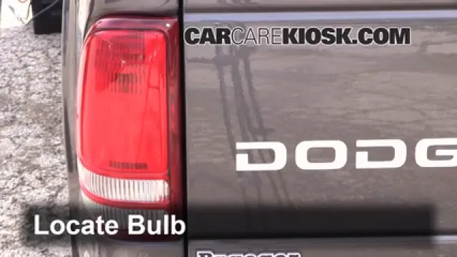 2004 Dodge Dakota Sport 3.7L V6 Crew Cab Pickup (4 Door) Éclairage Feu clignotant arrière (remplacer l'ampoule)